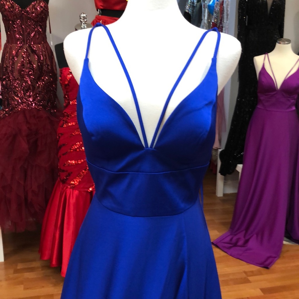 ⭐️SOLD OUT⭐️ Royal blue prom dress - Picture 2 of 7